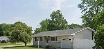 7292 Town And Country Pl, Hazelwood, MO 63042