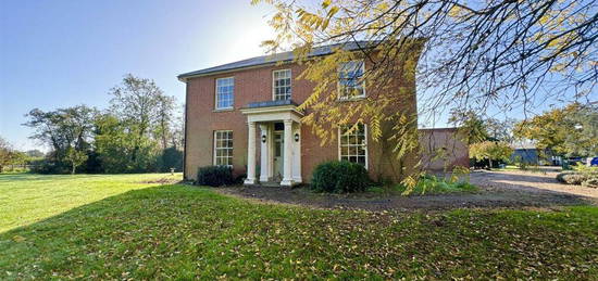 5 bedroom detached house