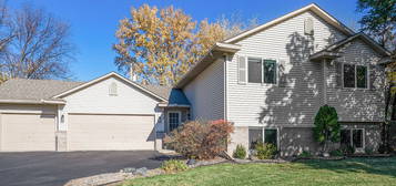 975 Hathaway Ln NE, Fridley, MN 55432