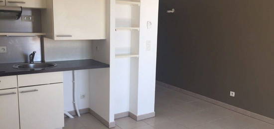 Studio  à louer, 1 pièce, 21 m², Étage 2/–