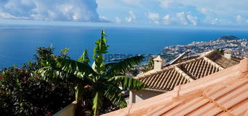 Moradia com Vista Deslumbrante para a Baía do Funchal