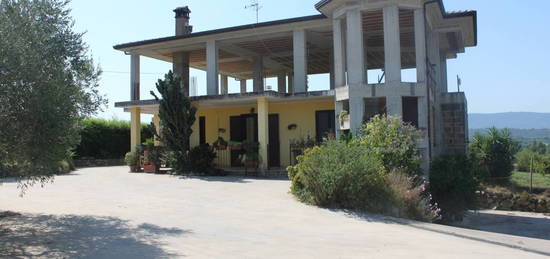 Villa bifamiliare via Tore, Dugenta