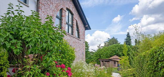 Exklusives freistehendes Einfamilienhaus / Villa in  Essen, direkt am Kulturdenkmal Villa-Hügel