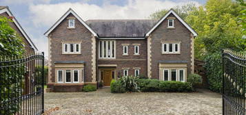 5 bedroom detached house for sale