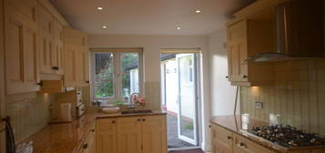 Bungalow to rent in Curtis Road, Hornchurch RM11