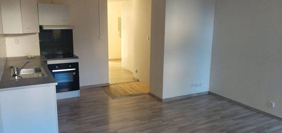 Appartement F3 RDC+COUR PRIVEE