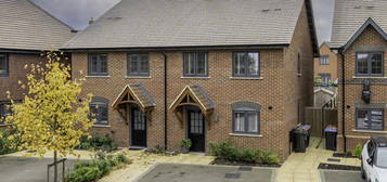 3 bedroom semi-detached house to rent