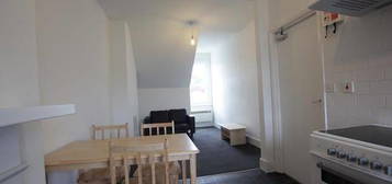 Flat to rent in Ferme Park Road, Crouch End N8