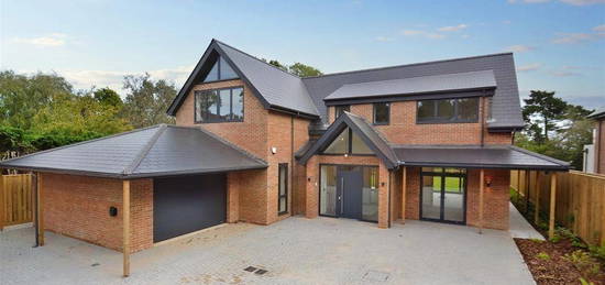 5 bedroom detached house to rent