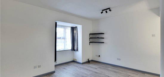 Studio flat for sale