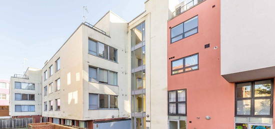 Flat to rent in Elm Grove, London SW19