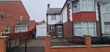 5 bedroom semi-detached house to rent