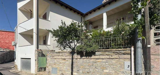 Casa singola con giardino