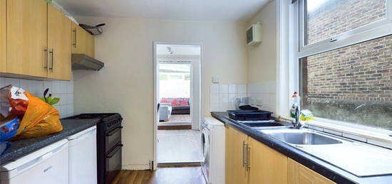 Terraced house to rent in Osborne Road, Brighton BN1