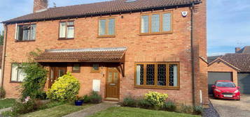 4 bedroom semi-detached house for sale