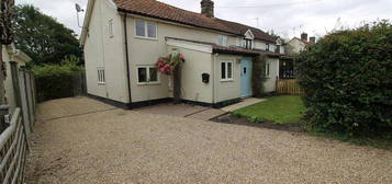 3 bedroom semi-detached house to rent