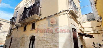 Casa indipendente in vendita in via Santa Chiara s.n.c