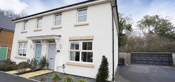 3 bed semi-detached house to rent