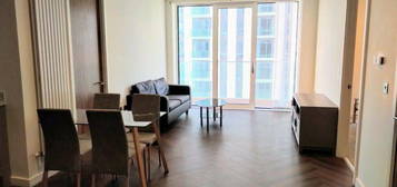 Flat to rent in Blue, Media City UK, Salford M50