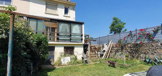 Oullins : Maison Mitoyenne avec Jardin et combles aménageables