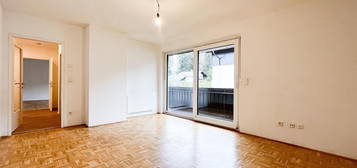 Helle 2 Zimmer WHG mit großen Balkon und Carport