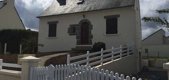 Maison néobretonne, 5 pièces, sur sous-sol