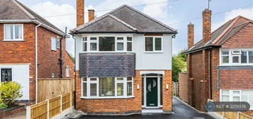 3 bedroom detached house