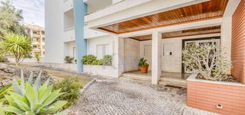 Exclusivo Apartamento Duplex T3 em Cascais - Localização Prime com Vis