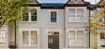 Flat for sale in Treport Street, London SW18