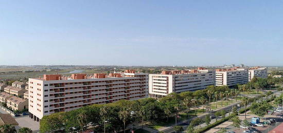 Piso en calle Del Nuevo Colombino en Tráfico Pesado, Huelva