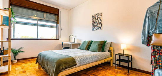 729541 - Quarto com cama de casal em...