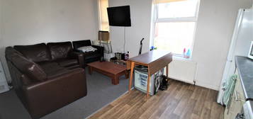 4 bed shared accommodation to rent