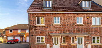 4 bed end terrace house to rent