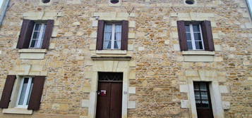 Maison ancienne à restaurer avec grand jardin ss vis à vis