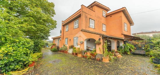 Villa bifamiliare via Fontana dei Lupi, Cinque Archi, Velletri