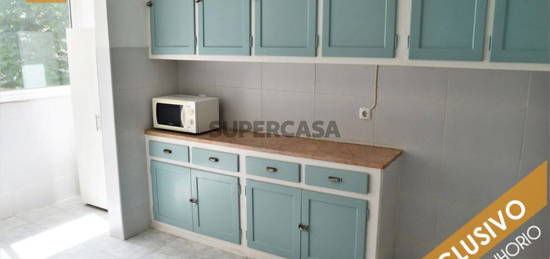 Luminoso T2 Alto dos Moinhos Sem Mobília Cozinha Equipada 2wc Disponível a 1 Fevereiro 2025