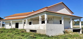 Moradia com terreno de 5000m2 em Casal da Granja