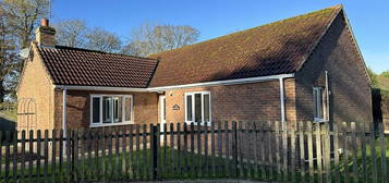 Bungalow to rent in Mattishall Road, Dereham NR20