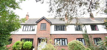 Flat to rent in Hook Road, Surbiton KT6