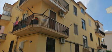 Quadrilocale in vendita in via Miliscola