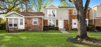 2055 Essex Ct Unit 2055, Streamwood, IL 60107