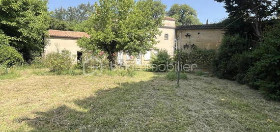 Propriété  à vendre, 8 pièces, 4 chambres, 200 m²