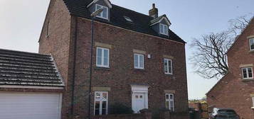 5 bedroom detached house