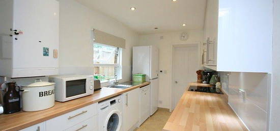 2 bed end terrace house to rent