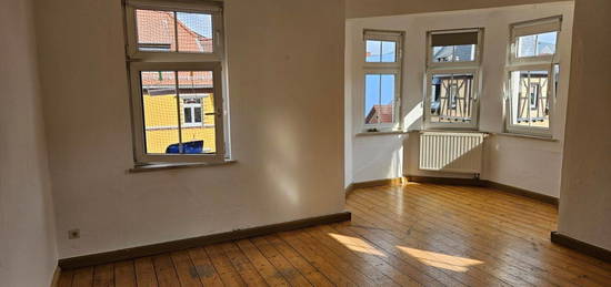 große, helle 4-Raum Wohnung , zentrumsnah, Küche / Bad m.Fenster