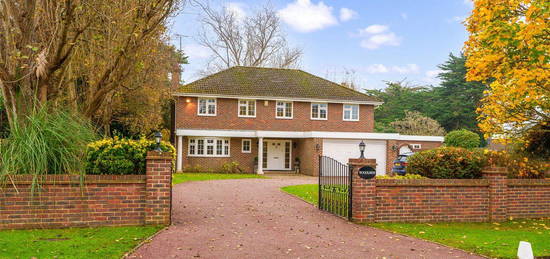 4 bed detached house for sale