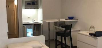 Sanierte 1-Zimmer-Wohnung mit Balkon und Einbauküche in München