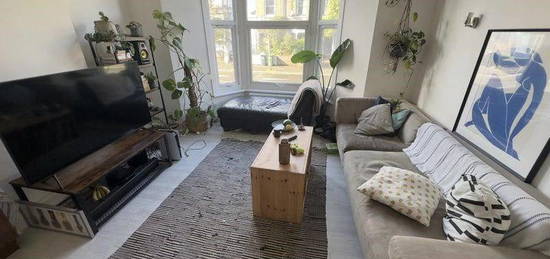 Flat to rent in Cricketfield Road, London E5