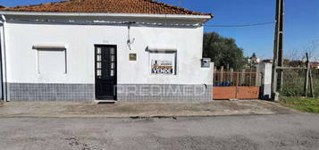 Encantadora Moradia T2 com Logradouro em Vila Moreira - Alcanena