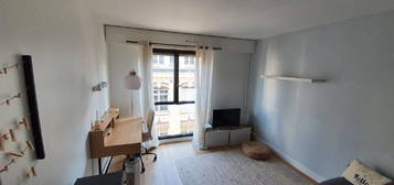 Studio meublé rue Cujas - deux pas de St Louis / H4 / LLG